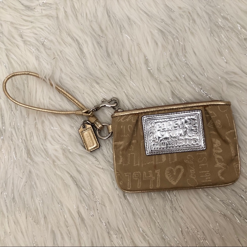 Limited edition! Coach Poppy signature wristlet